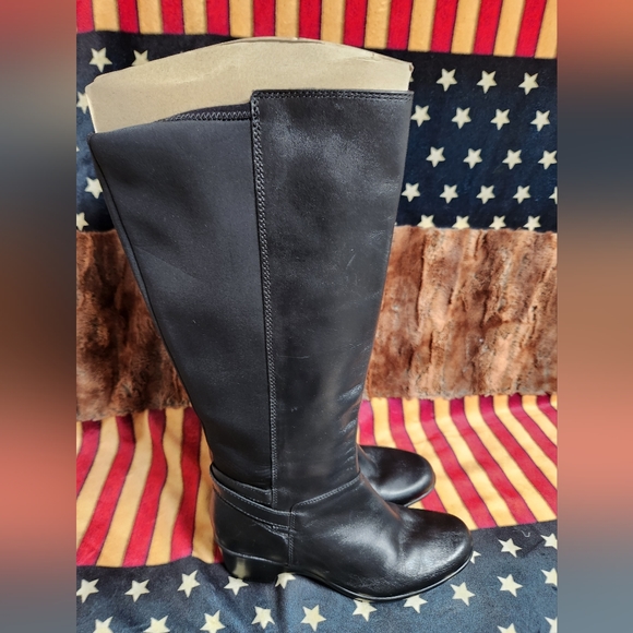 Boots - Picture 2 of 4